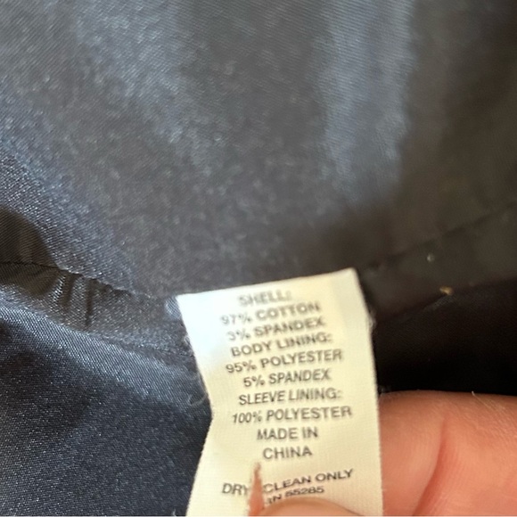 Black Blazer, with pockets, size 10. - Picture 5 of 5